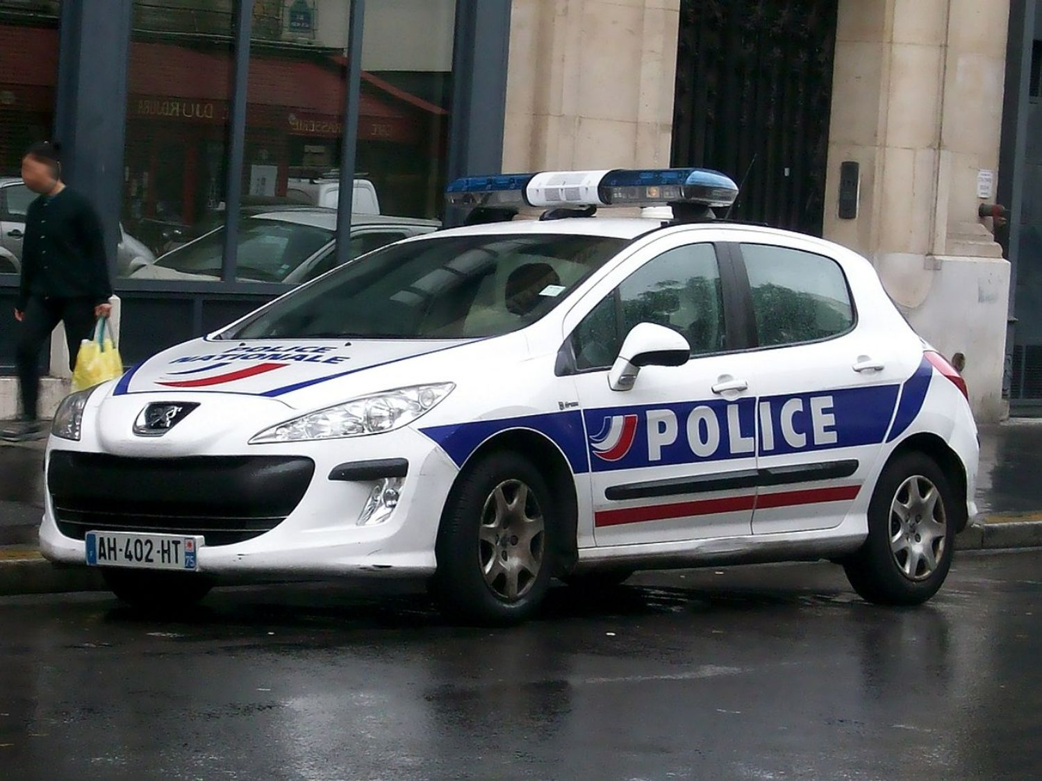Essonne : un policier municipal blesse un mineur avec son arme de...